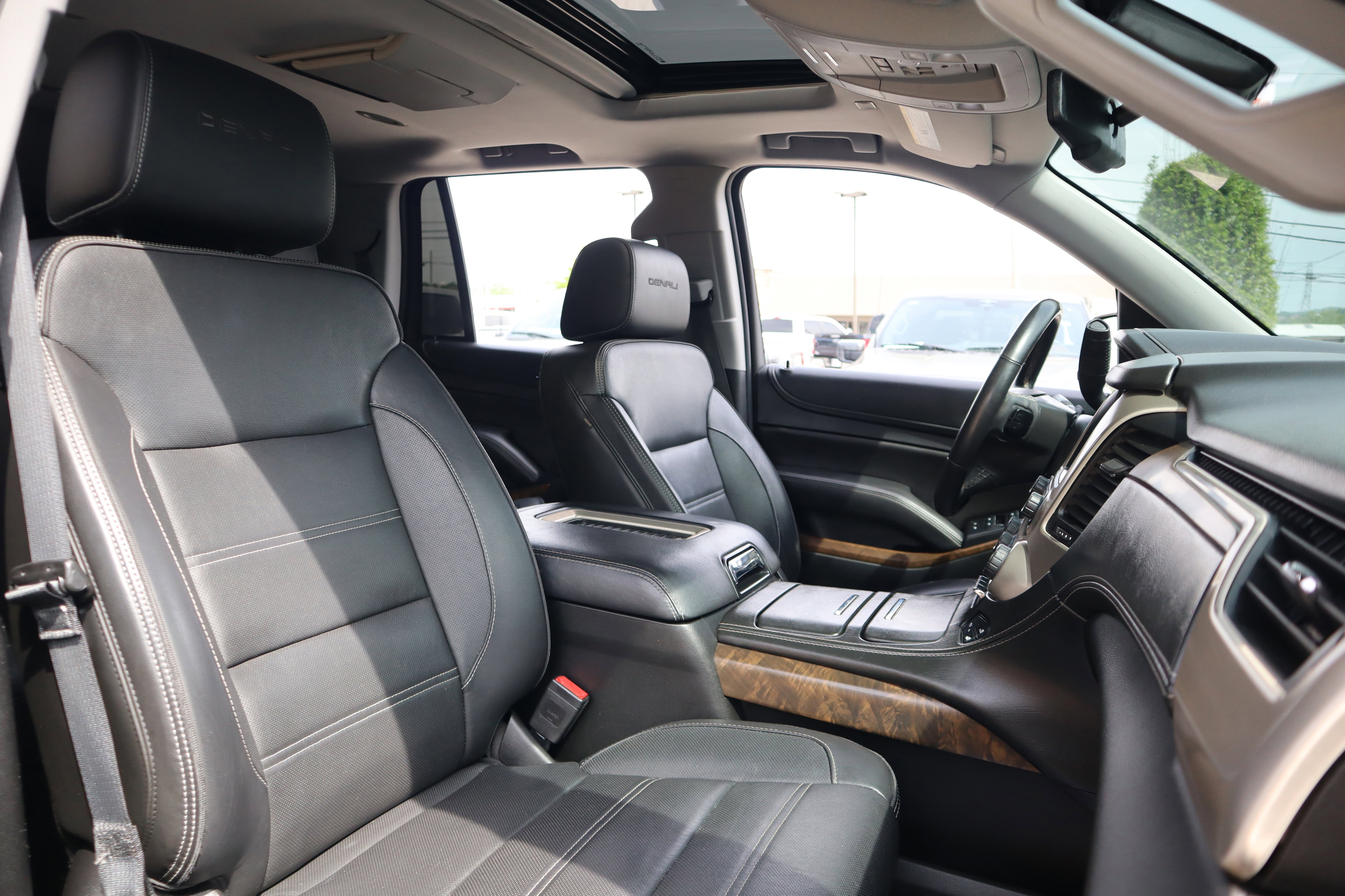 Used 2018 GMC Yukon Denali w/ Open Road Package AWD/4WD image 39