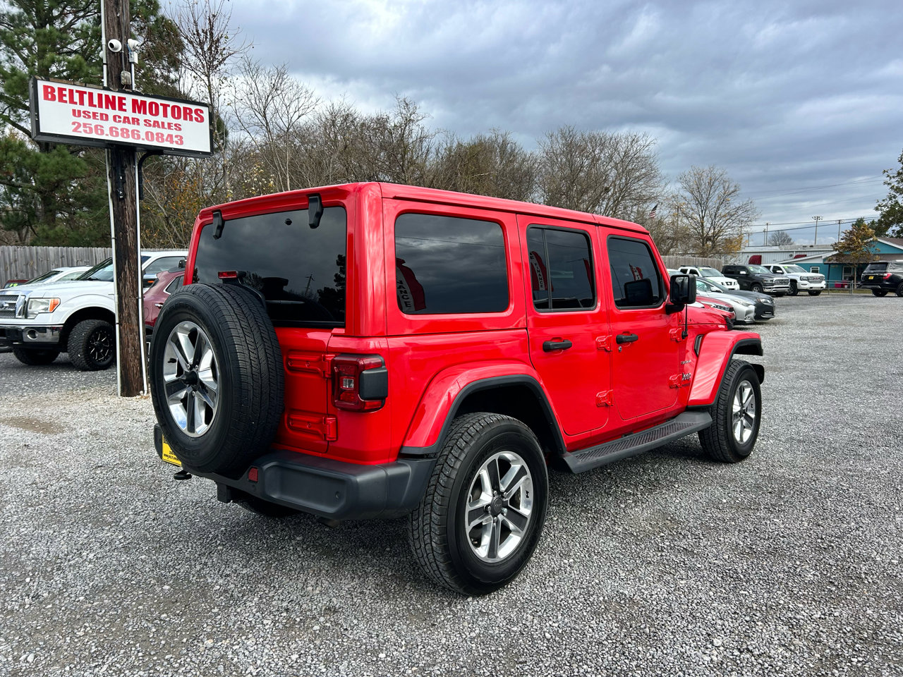 Used 2018 Jeep Wrangler Unlimited Sahara AWD/4WD image 2