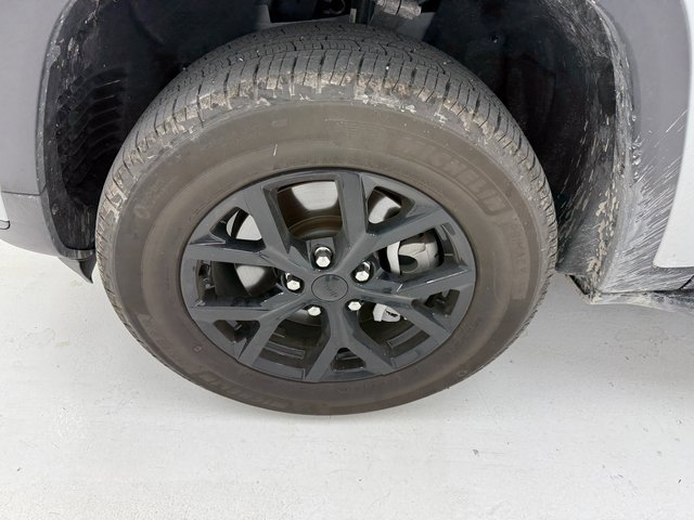 Used 2025 Jeep Grand Cherokee L Altitude image 7