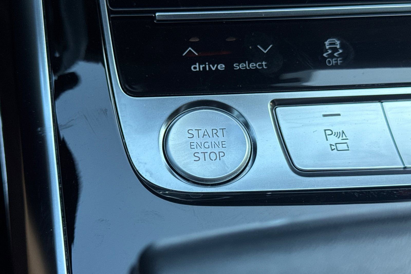 Used 2019 Audi Q8 Prestige w/ Towing Package image 22