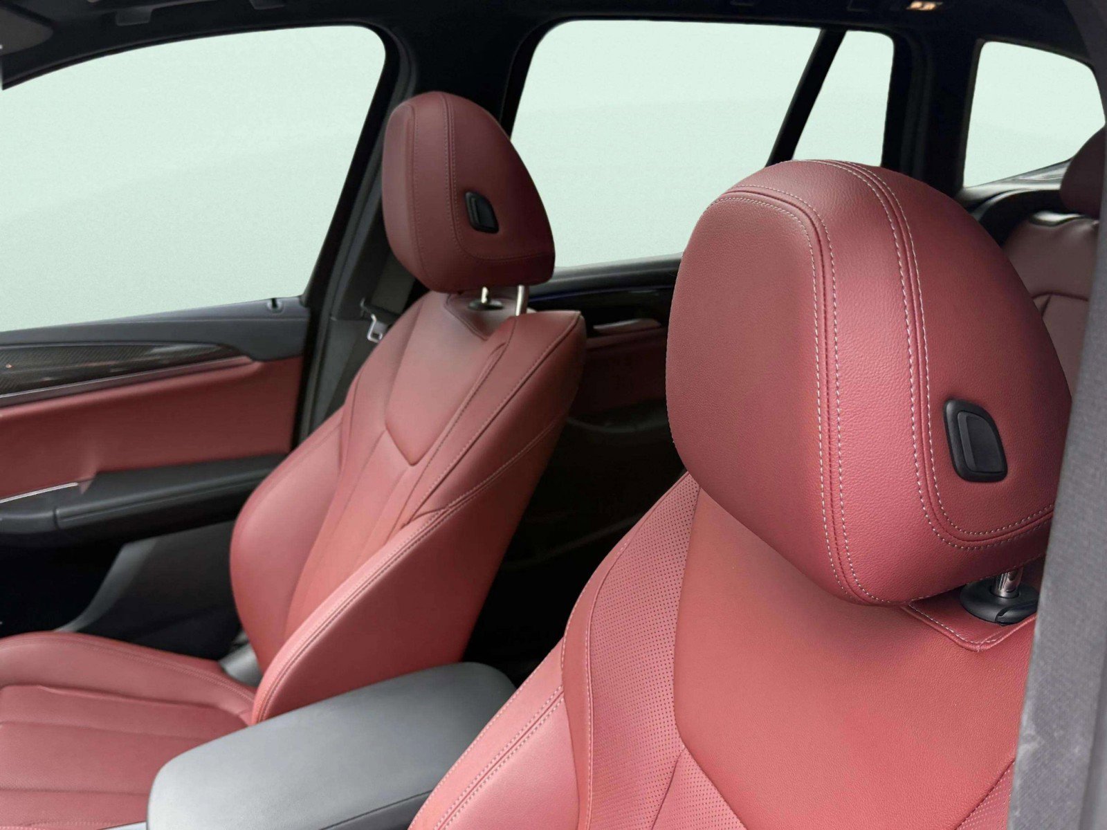 Used 2024 BMW X3 M40i w/ Premium Package image 10