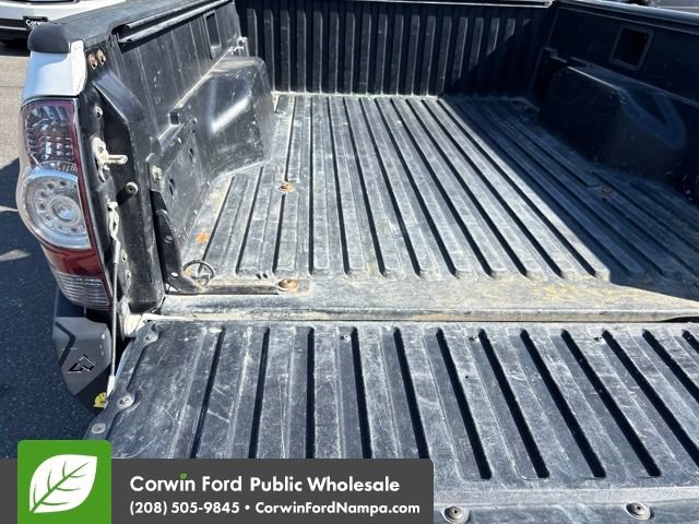 Used 2011 Toyota Tacoma 4x4 Access Cab V6 w/ TRD Sport Pkg image 28