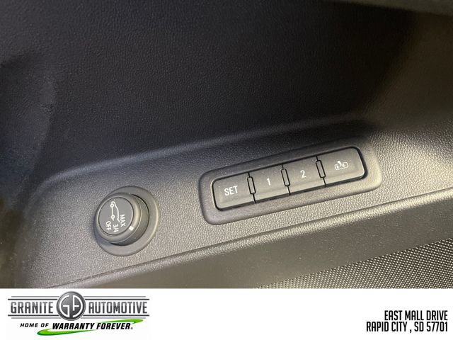 Used 2019 Chevrolet Equinox Premier w/ LPO, Cargo Package FWD image 29