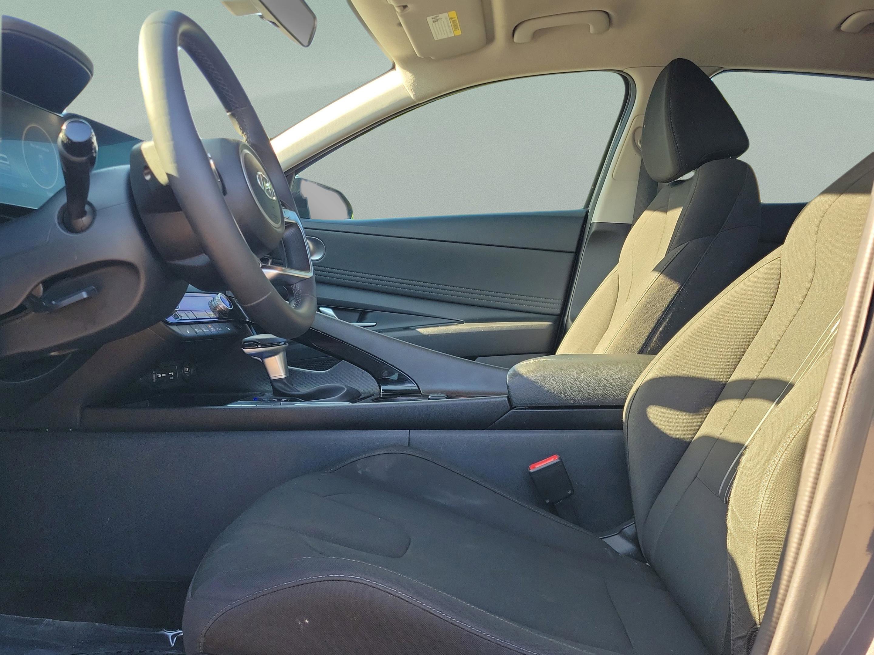 Used 2023 Hyundai Elantra SEL w/ Convenience Package image 16