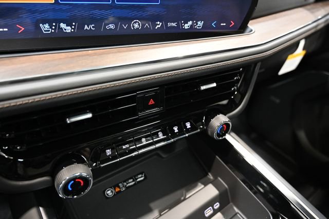 New 2026 Chevrolet Suburban High Country AWD/4WD image 20