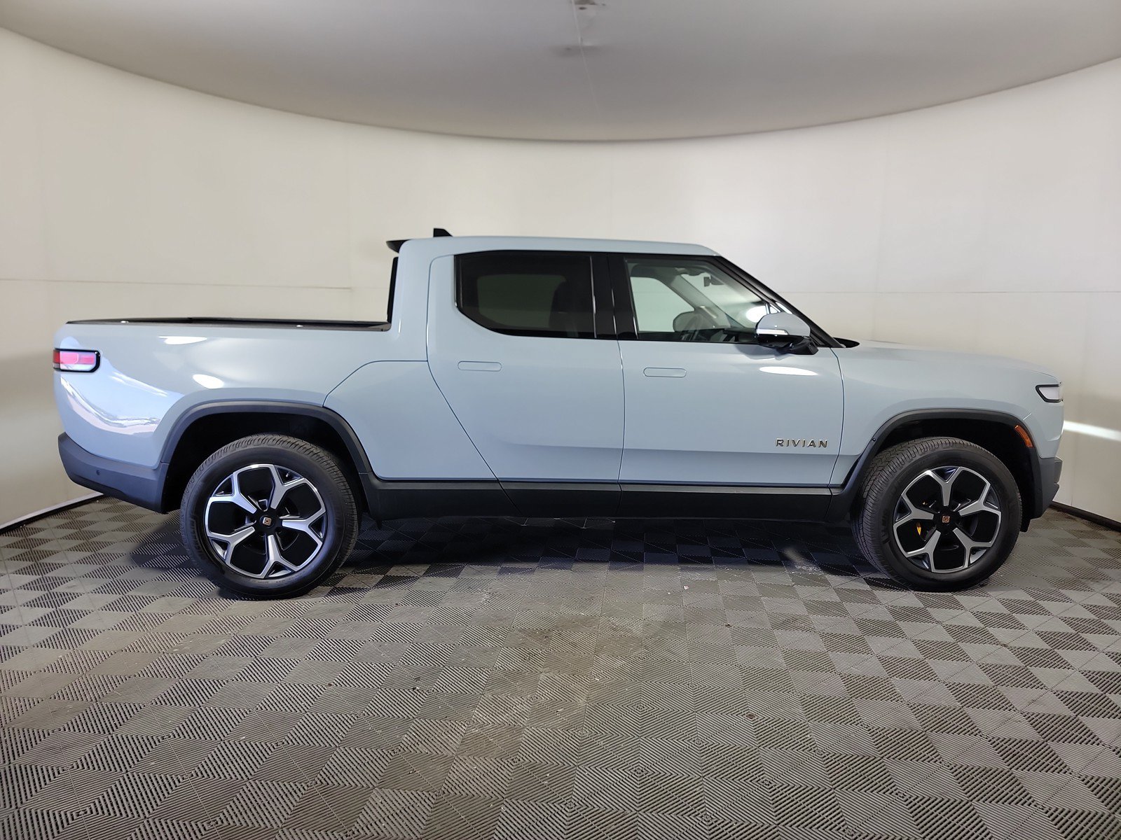 Used 2022 Rivian R1T Adventure AWD/4WD image 6
