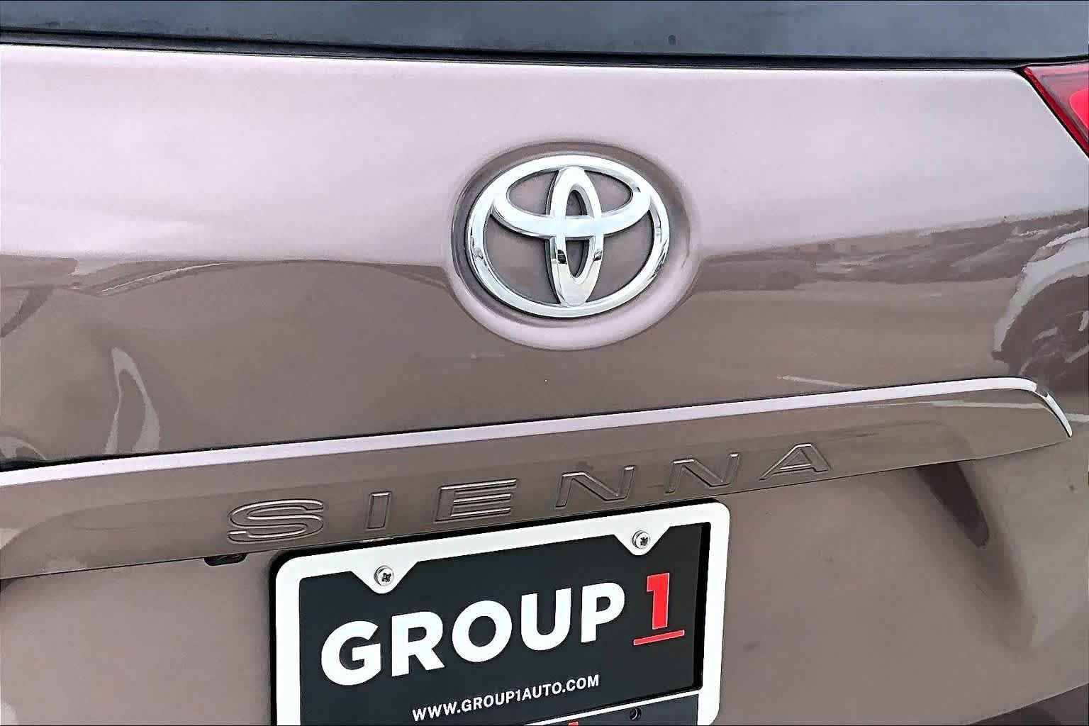 Used 2020 Toyota Sienna XLE Premium FWD image 30