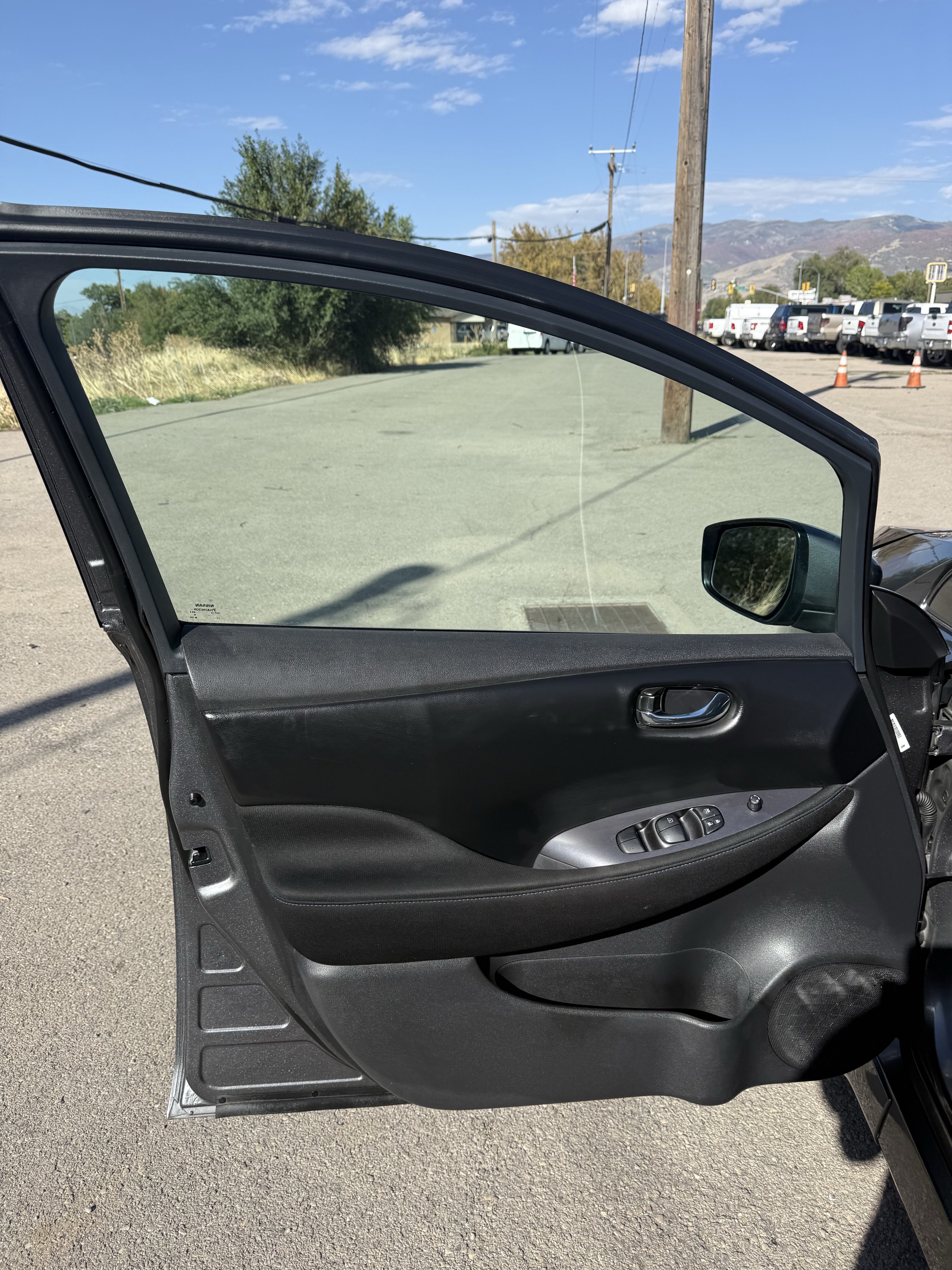 Used 2025 Nissan Leaf S FWD image 18