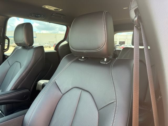 New 2026 Chrysler Voyager LX FWD image 22