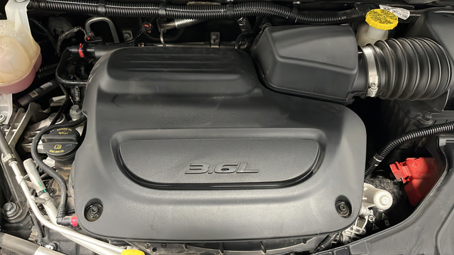 Used 2024 Chrysler Pacifica Touring-L FWD image 27