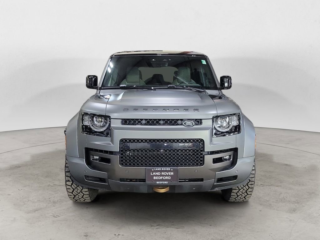 Used 2025 Land Rover Defender 110 image 8