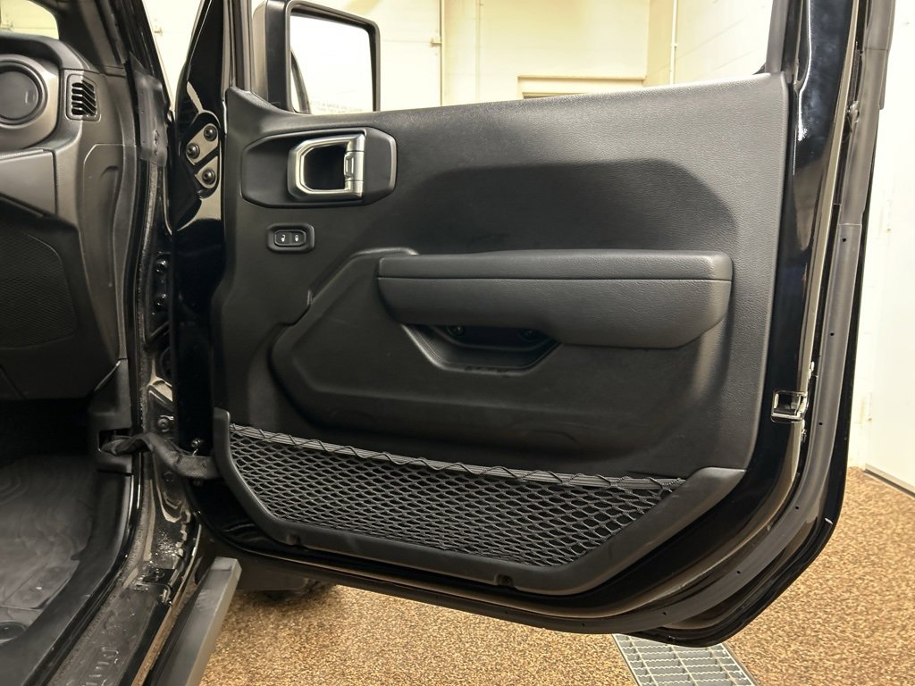 Used 2023 Jeep Gladiator Willys image 14