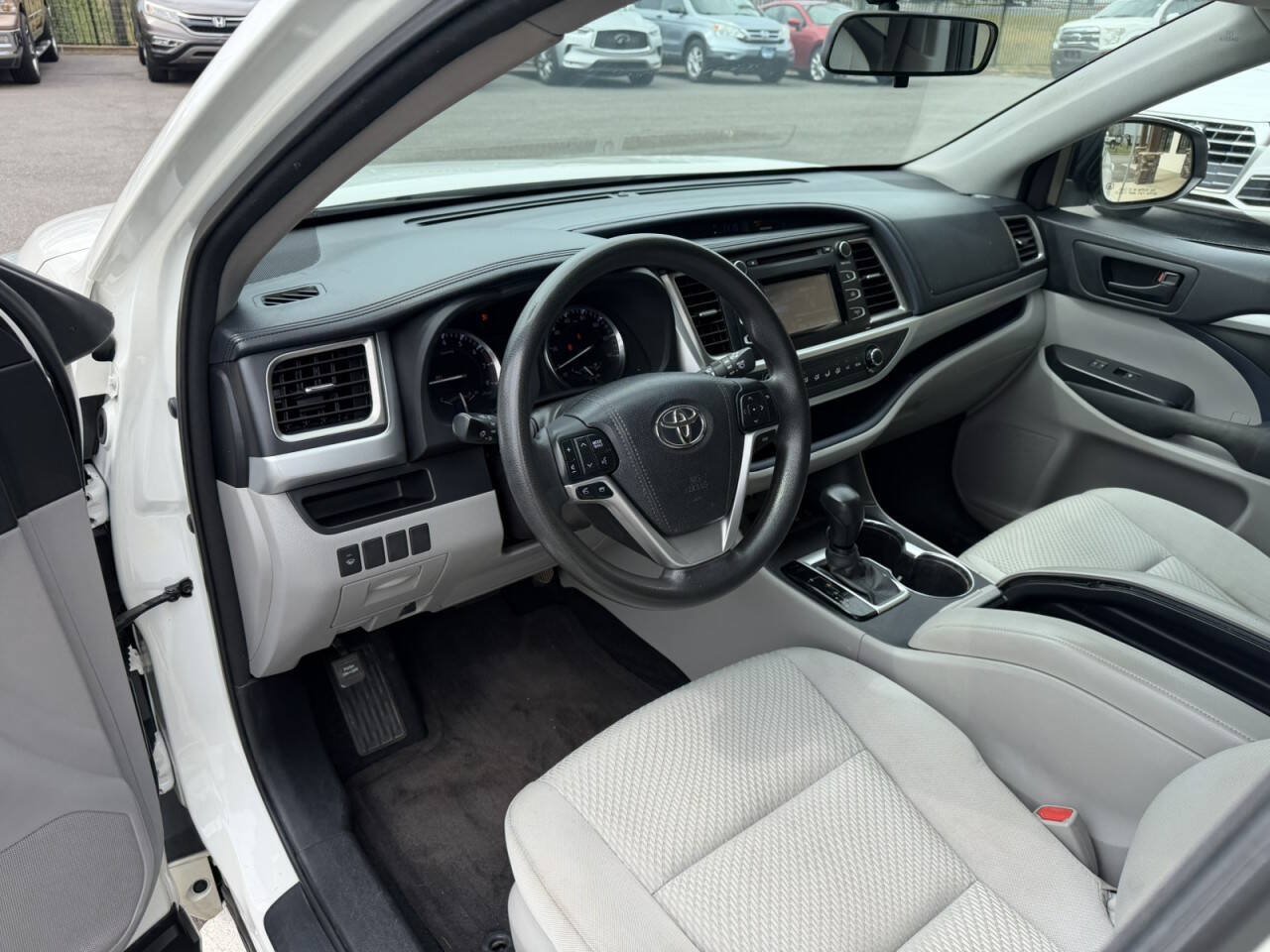 Used 2015 Toyota Highlander LE AWD/4WD image 20
