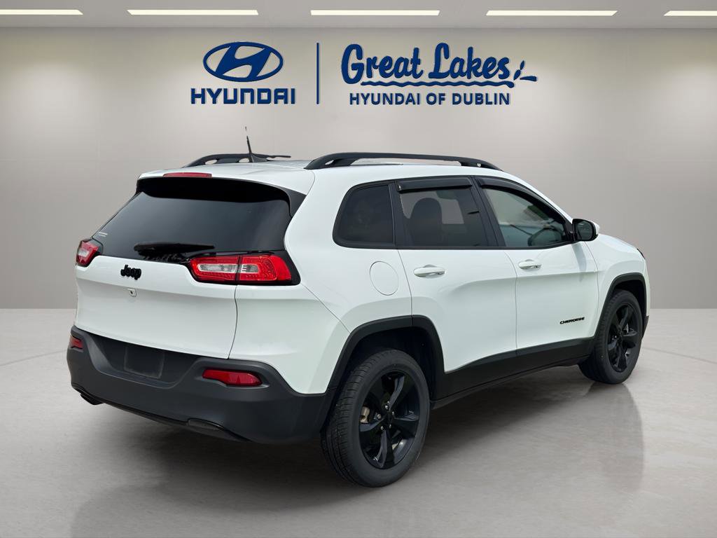 Used 2018 Jeep Cherokee Latitude w/ Altitude Package FWD image 5