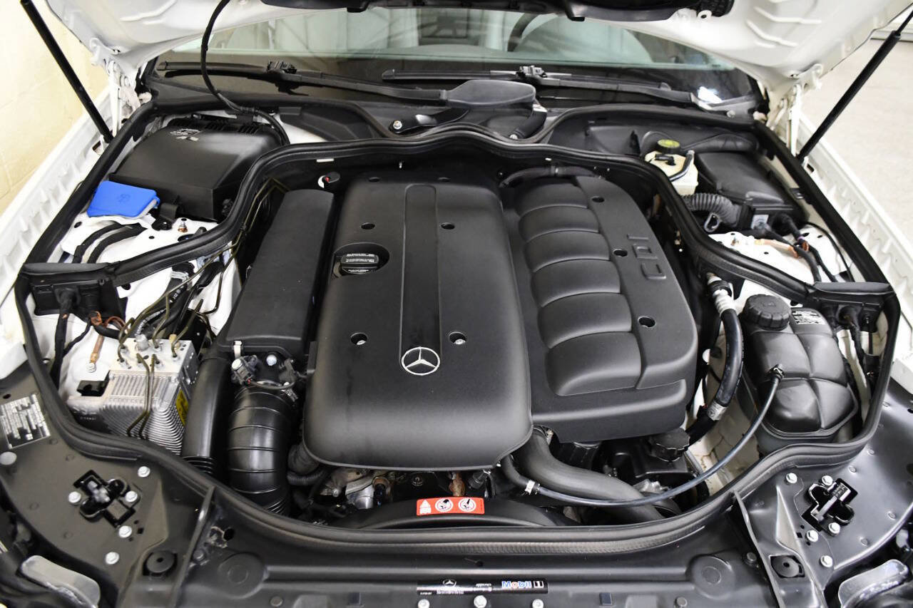 Used 2005 Mercedes-Benz E 320 CDI Sedan image 29