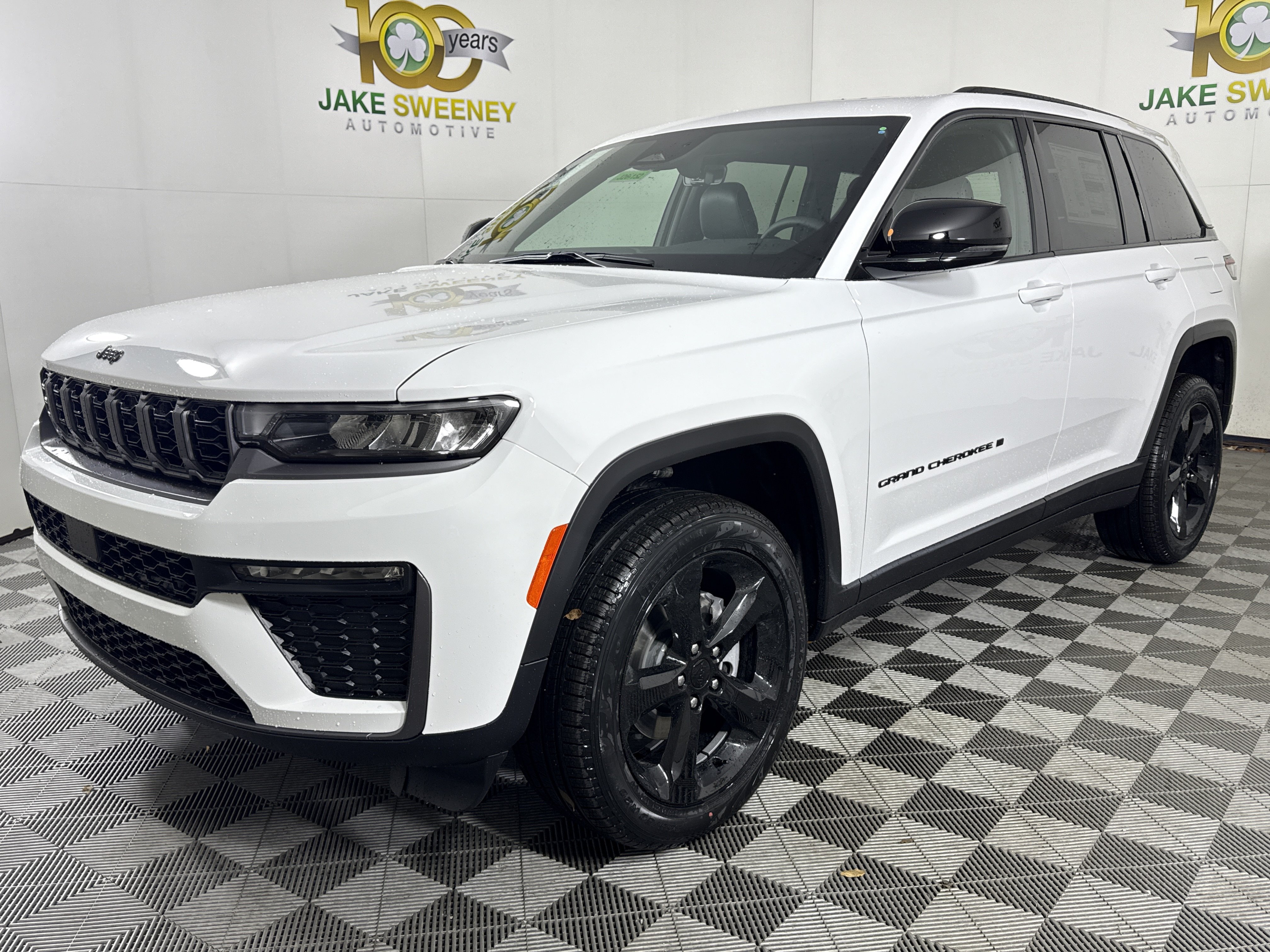 New 2026 Jeep Grand Cherokee Limited w/ Limited Altitude Package AWD/4WD image 4