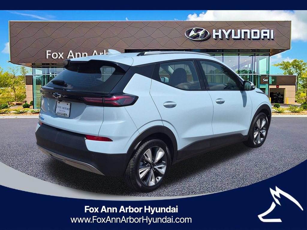 Used 2022 Chevrolet Bolt EUV LT w/ Convenience Package FWD image 5