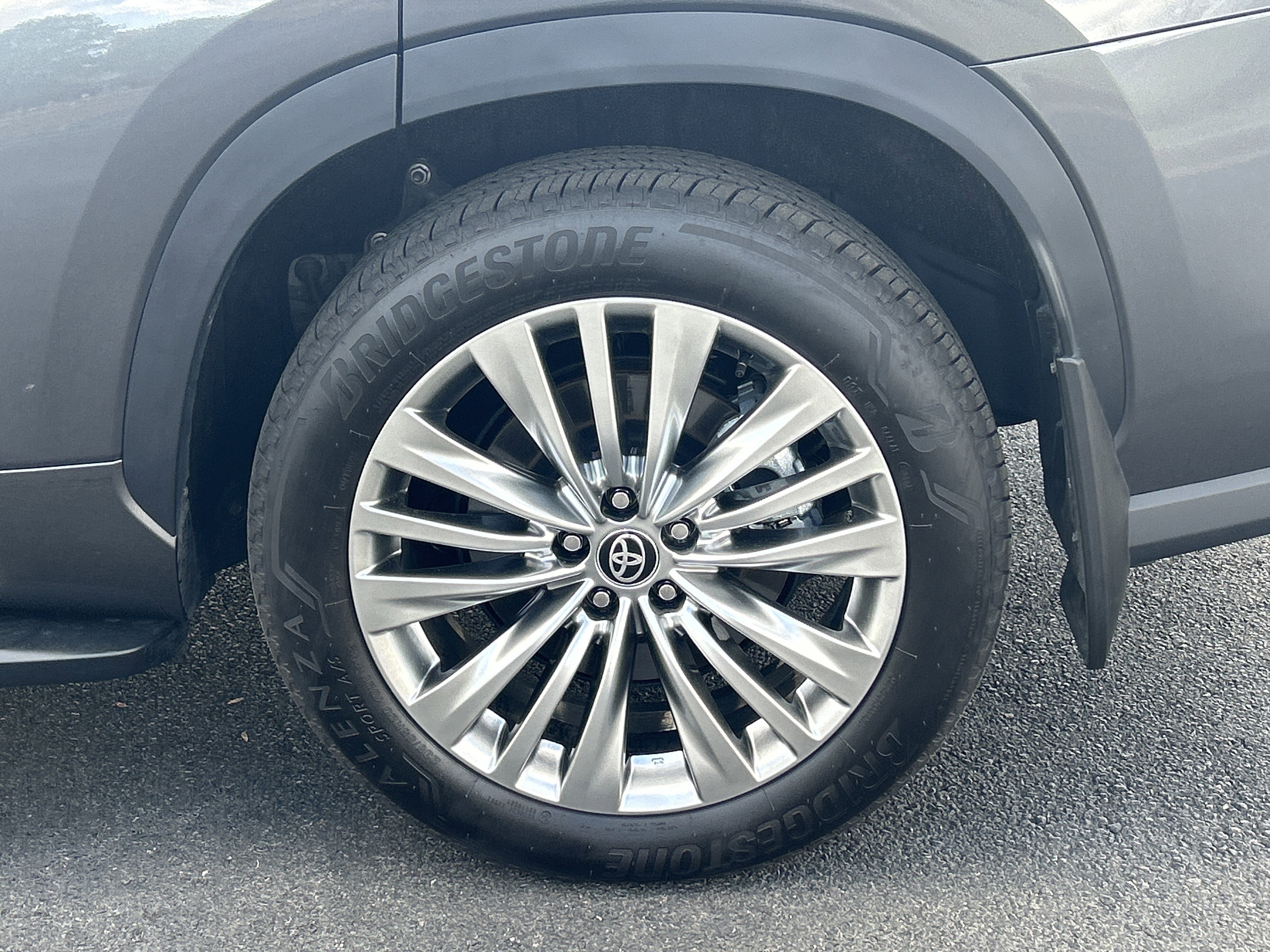 Used 2025 Toyota Highlander Platinum image 34