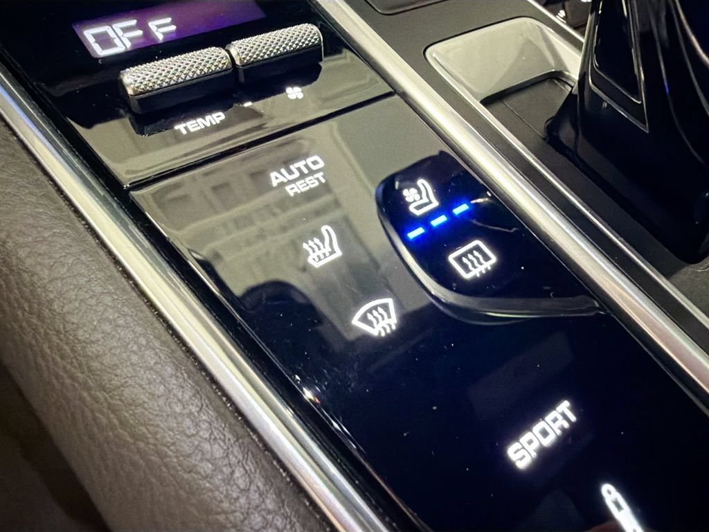 Certified 2018 Porsche Panamera 4 AWD/4WD image 22