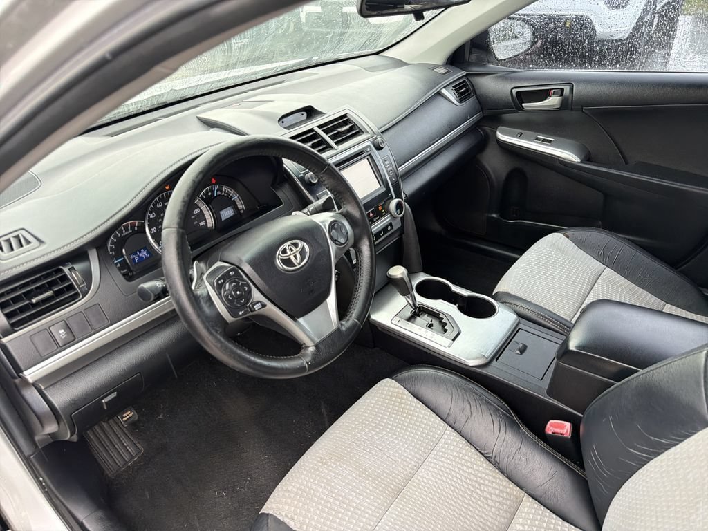 Used 2014 Toyota Camry SE FWD image 18