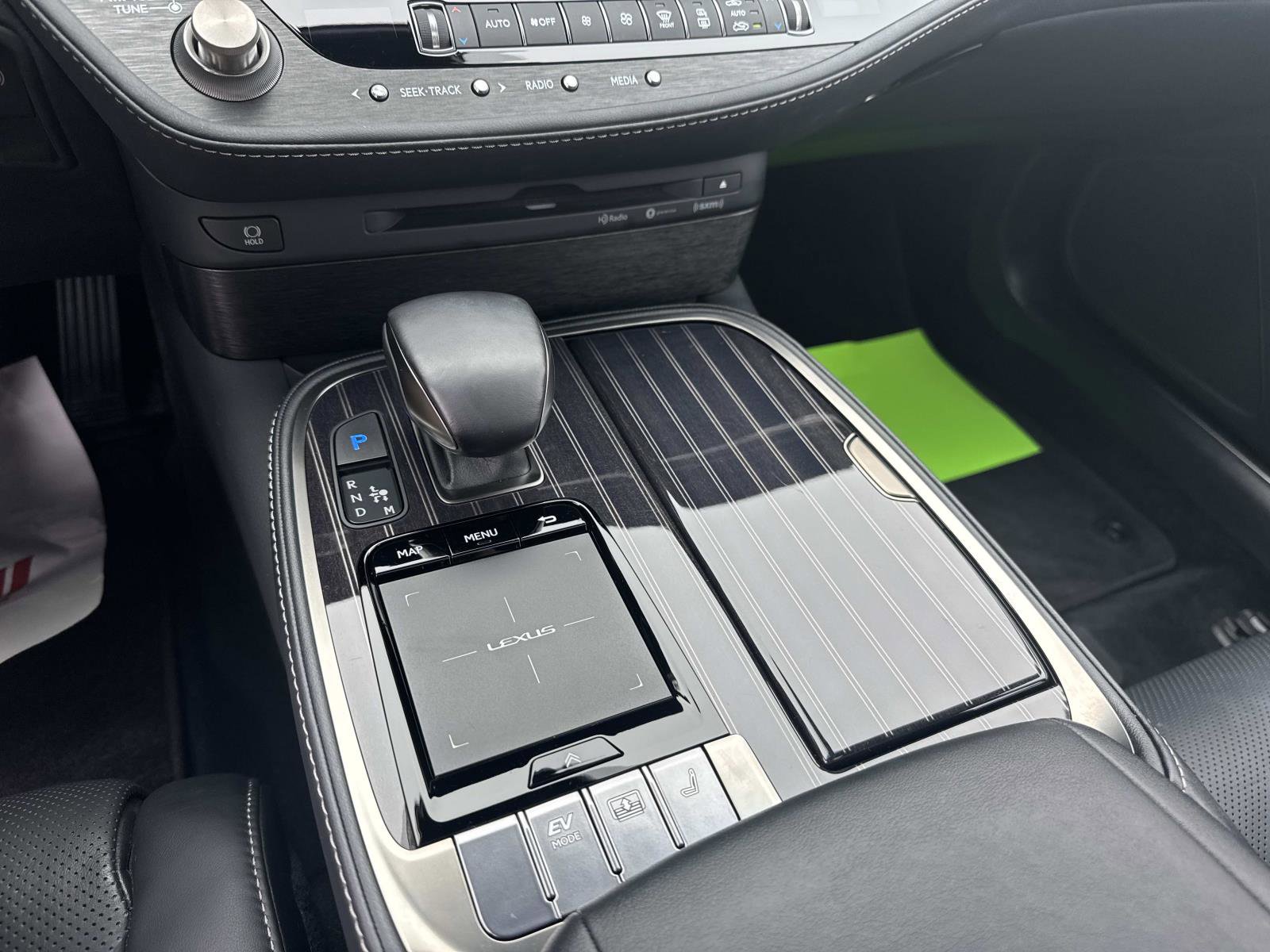 Used 2018 Lexus LS 500h w/ Accessory Package (Z2) RWD image 25