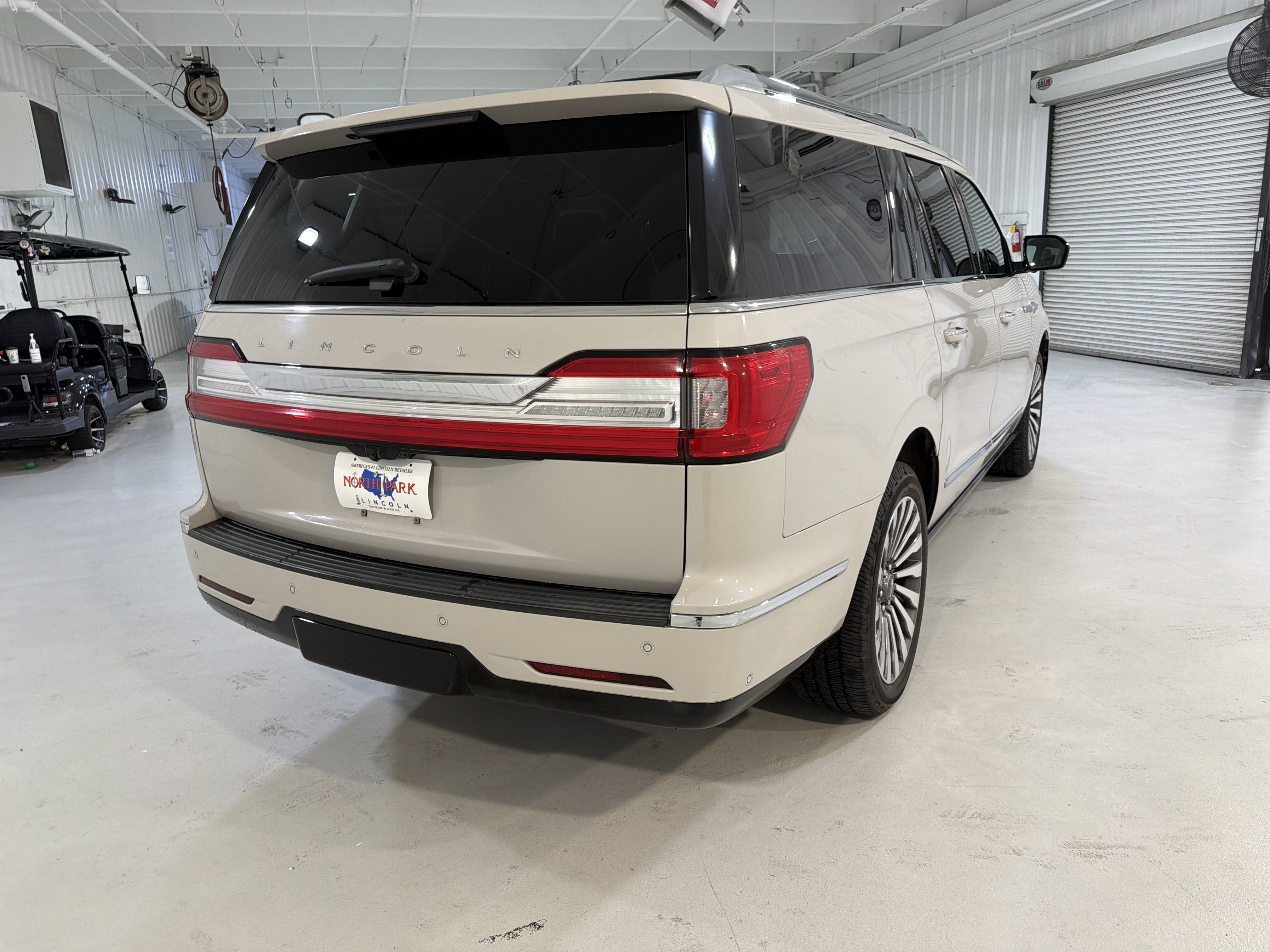 Used 2020 Lincoln Navigator L Reserve w/ Luxury Package AWD/4WD image 5