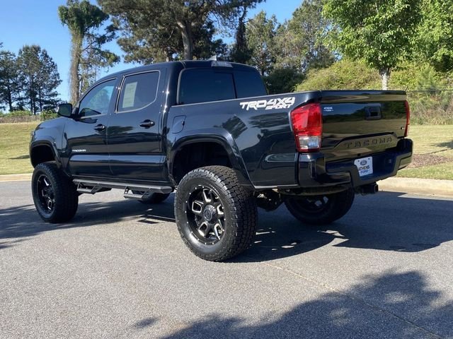 Used 2017 Toyota Tacoma TRD Sport w/ Tow Package (A/T) image 7