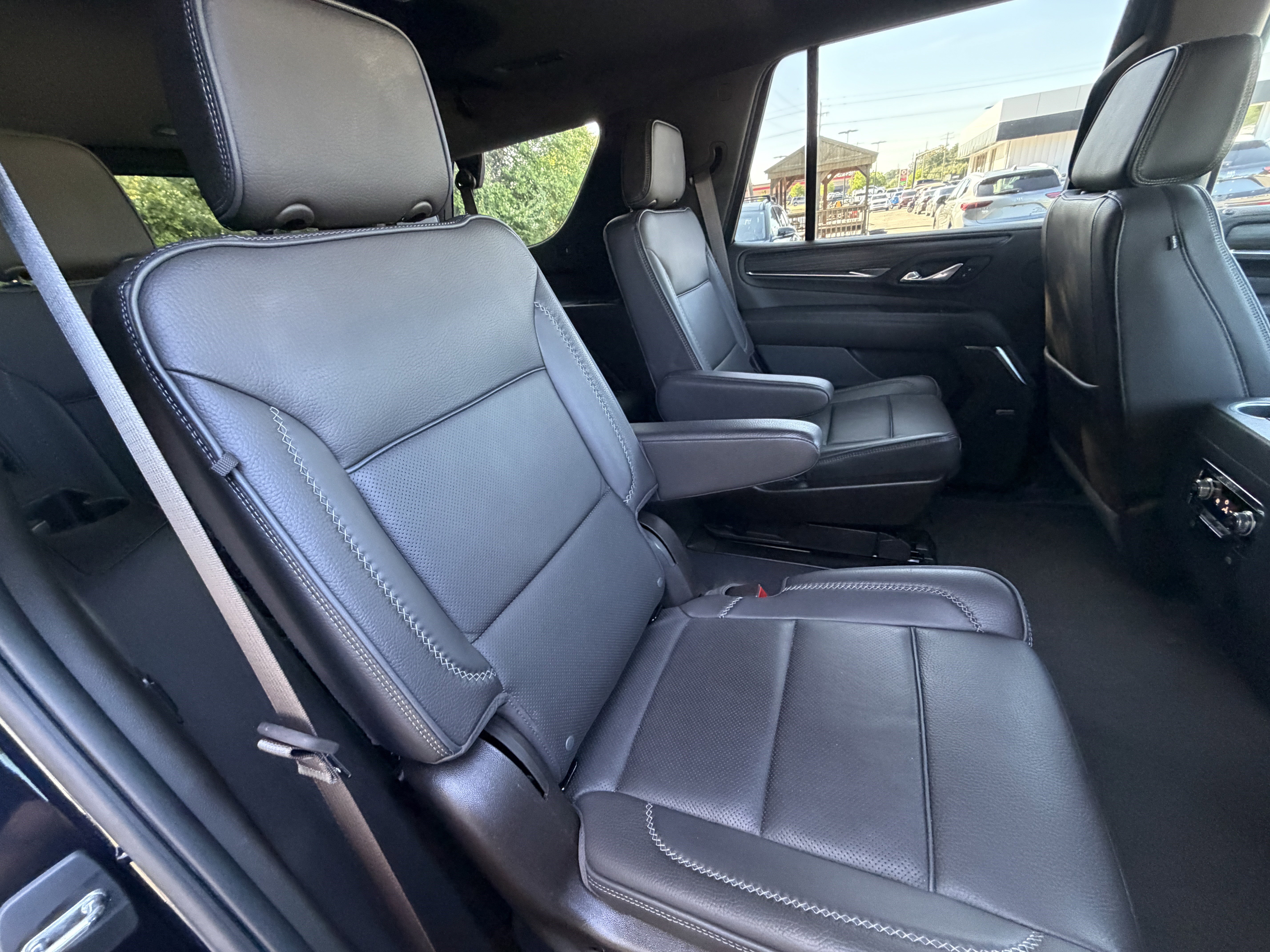 Used 2023 GMC Yukon Denali AWD/4WD image 12