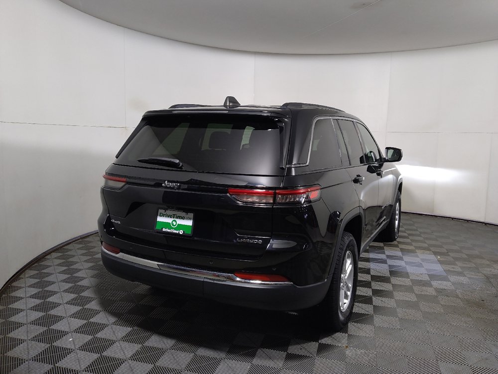 Used 2023 Jeep Grand Cherokee Laredo AWD/4WD image 7