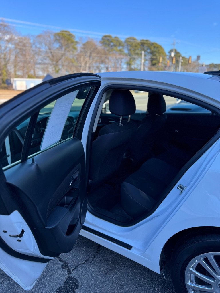 Used 2014 Chevrolet Cruze Eco image 3