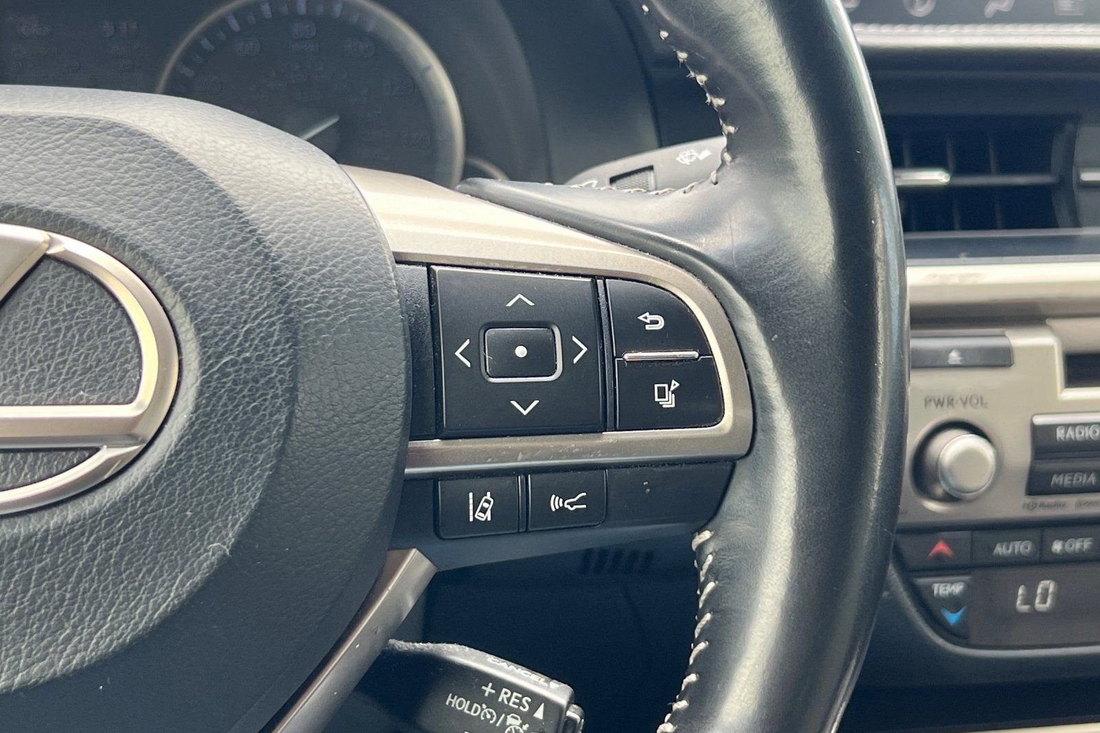 Used 2018 Lexus ES 350 w/ Navigation System Package FWD image 29