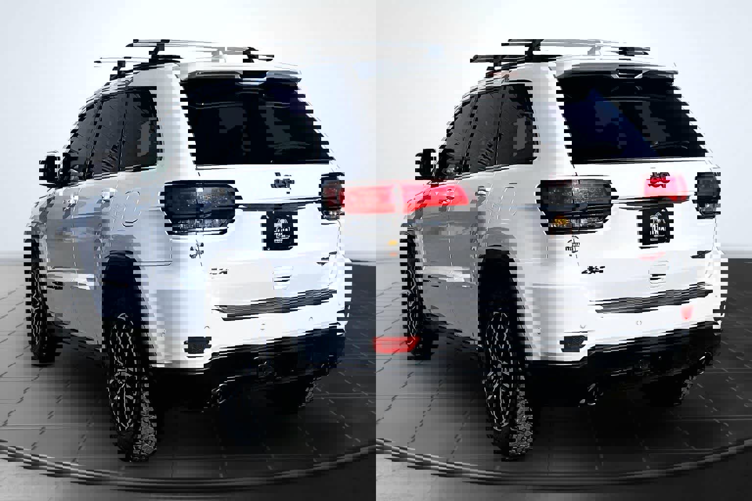 Used 2020 Jeep Grand Cherokee Trailhawk w/ Trailhawk Luxury Group AWD/4WD image 4