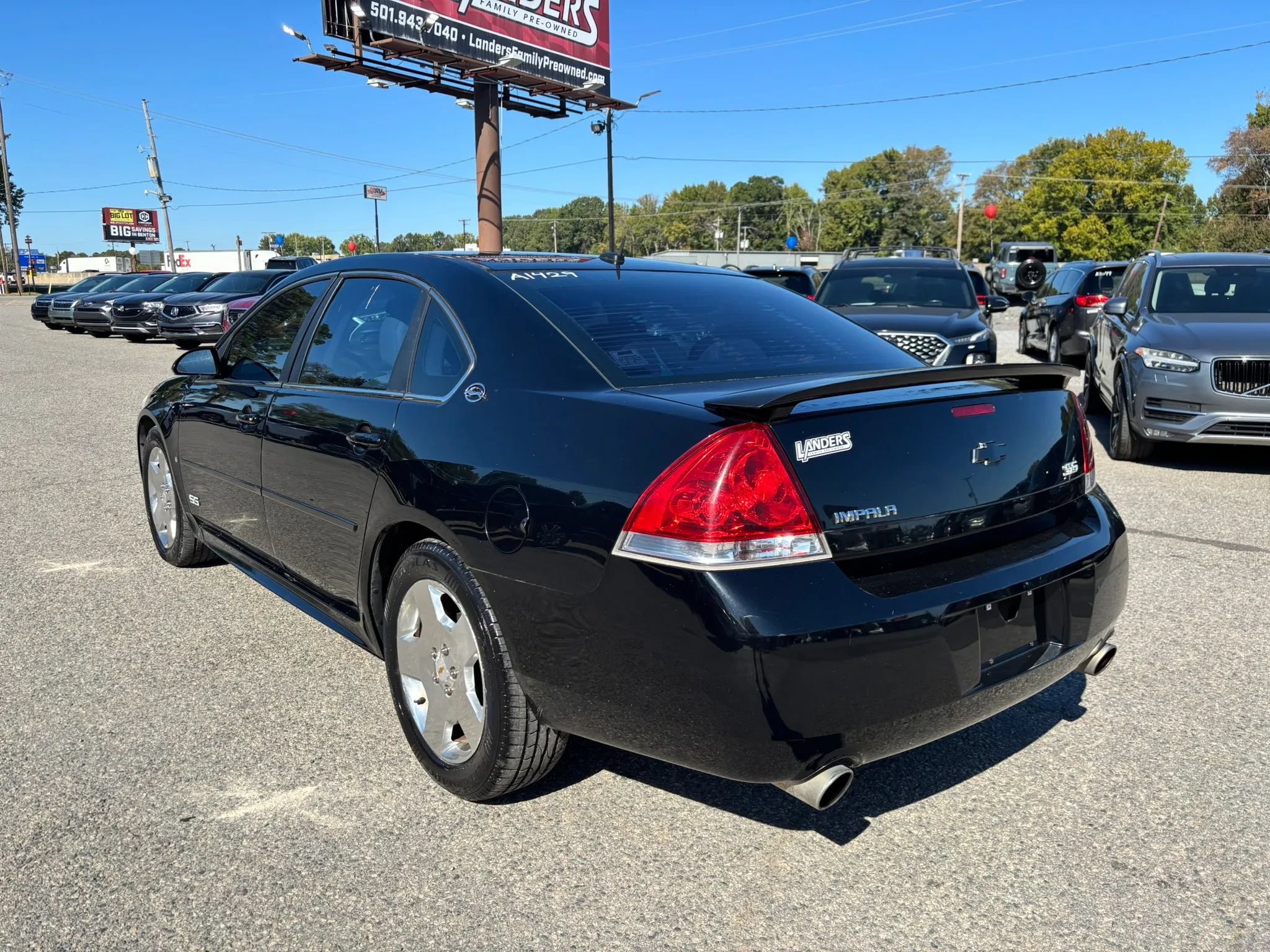 Used 2009 Chevrolet Impala SS w/ Convenience Package FWD image 3
