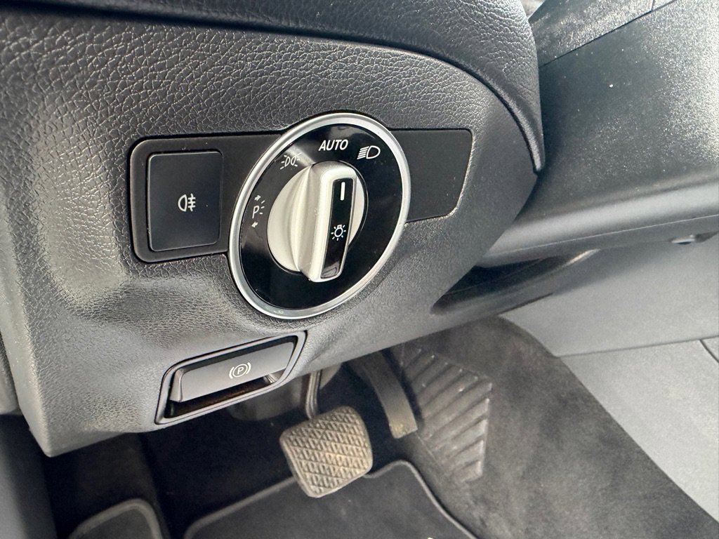 Used 2017 Mercedes-Benz CLA 250 4MATIC image 29