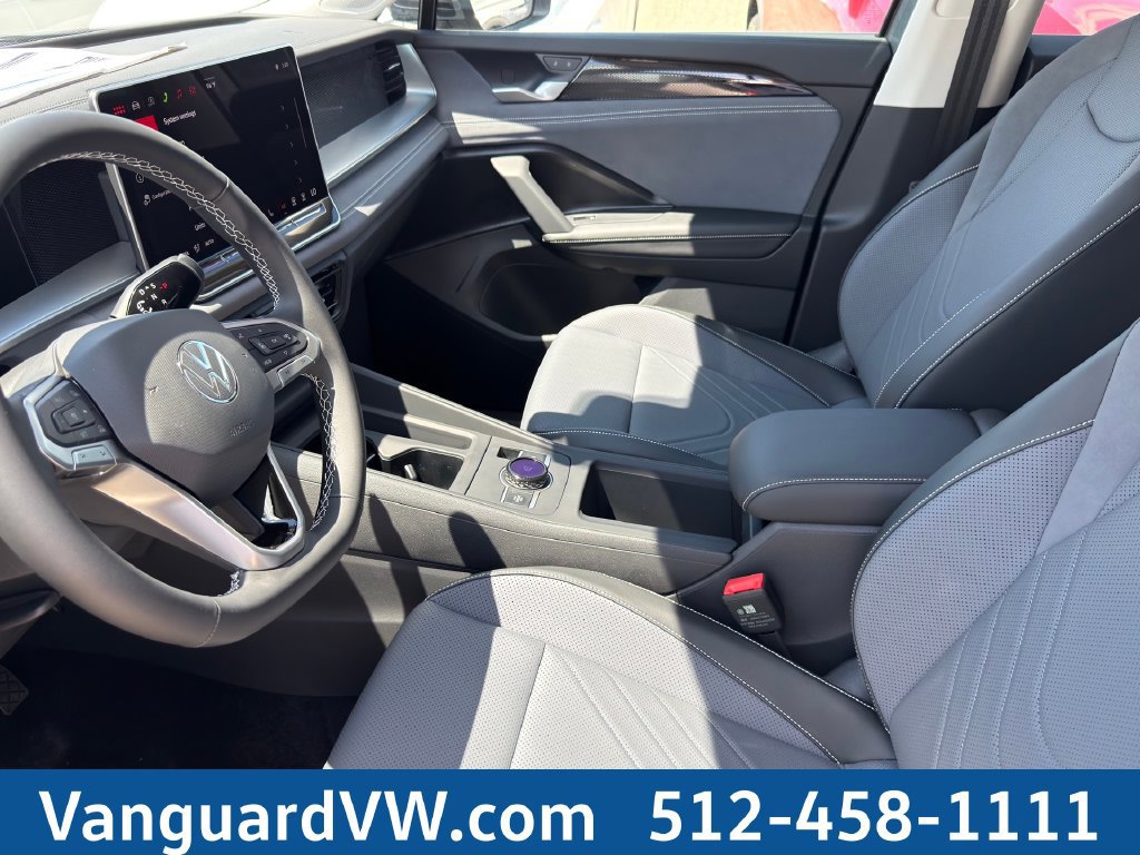 New 2026 Volkswagen Tiguan SE FWD image 13