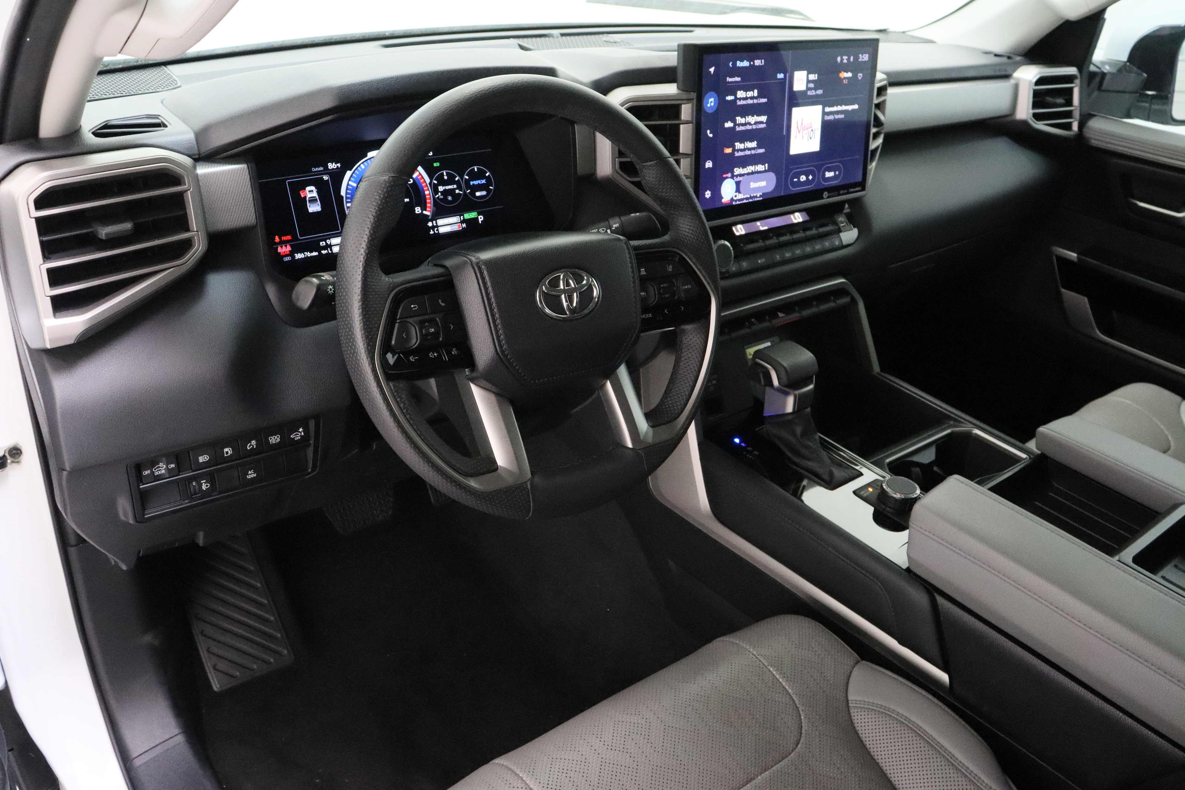 Used 2023 Toyota Tundra Limited w/ Power Package RWD image 13