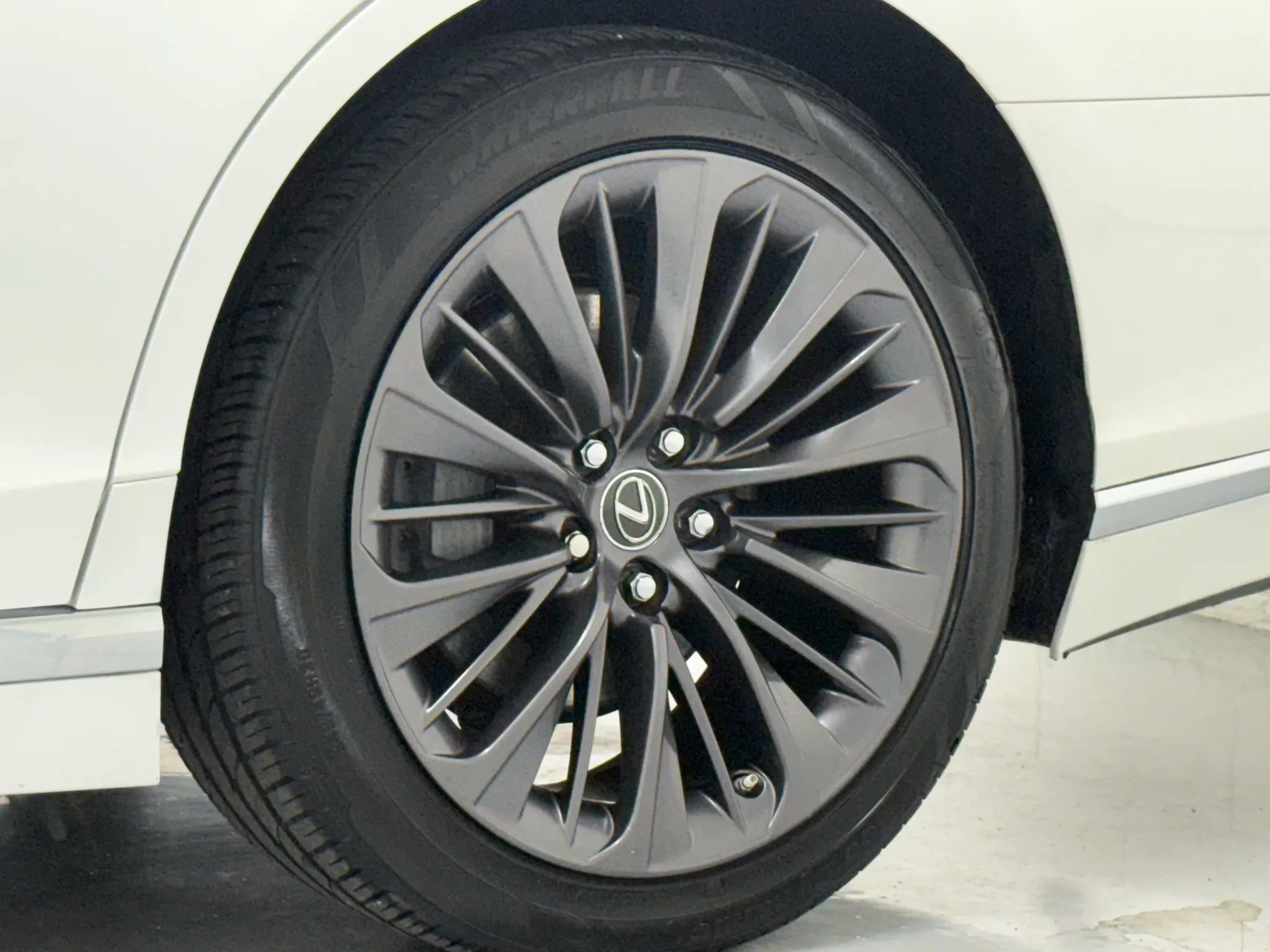 Used 2018 Lexus LS 500 w/ Accessory Package (Z2) image 51