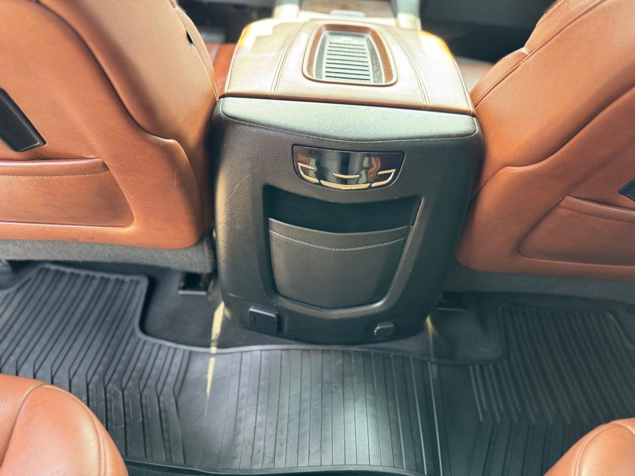 Used 2018 Cadillac Escalade Luxury RWD image 14