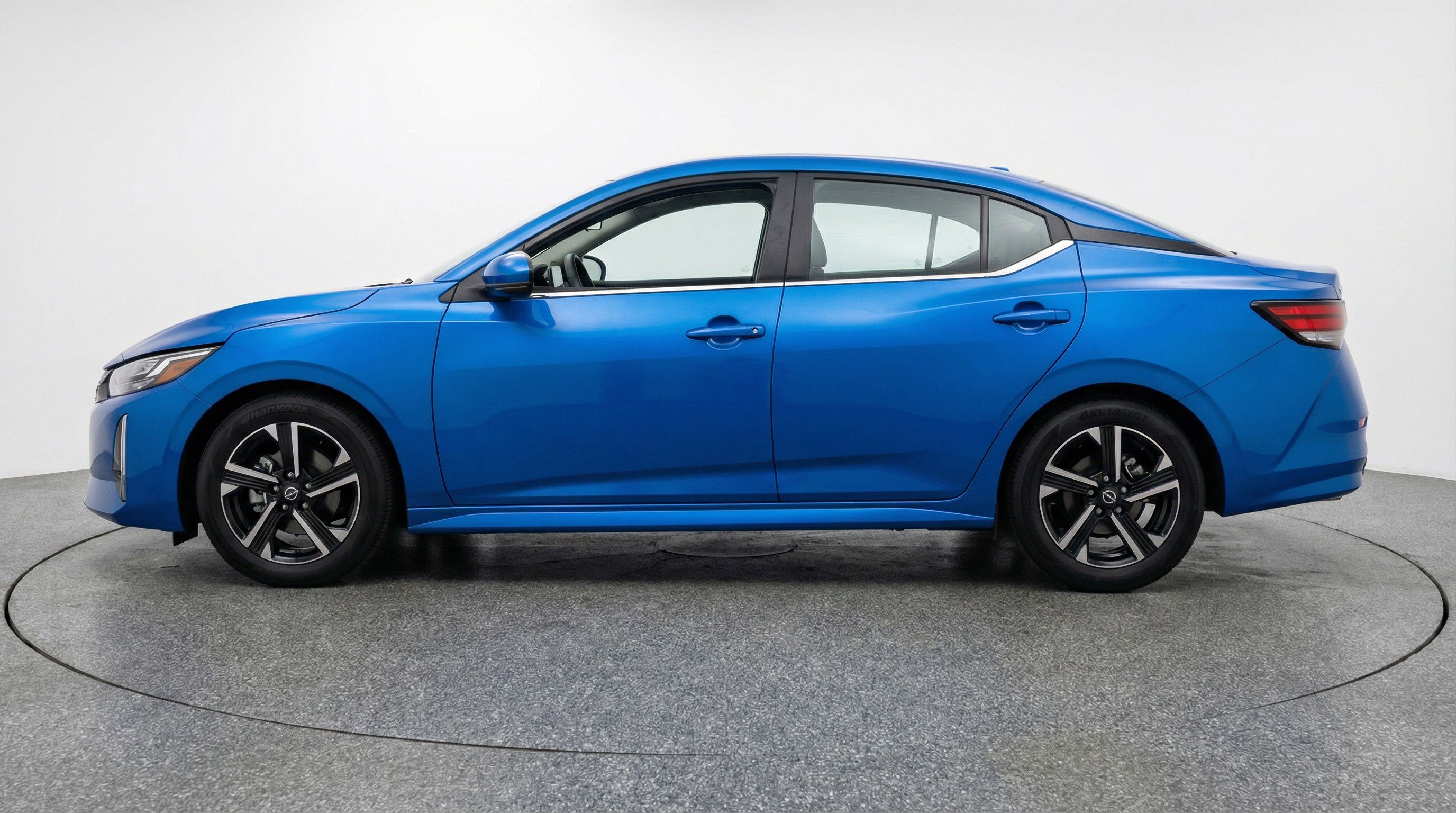 Used 2025 Nissan Sentra SV image 5