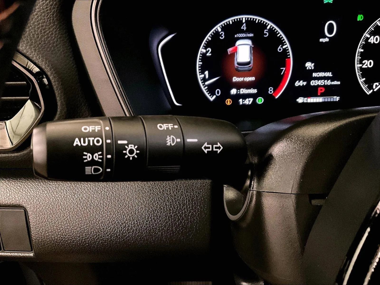 Used 2025 Honda Pilot TrailSport image 31