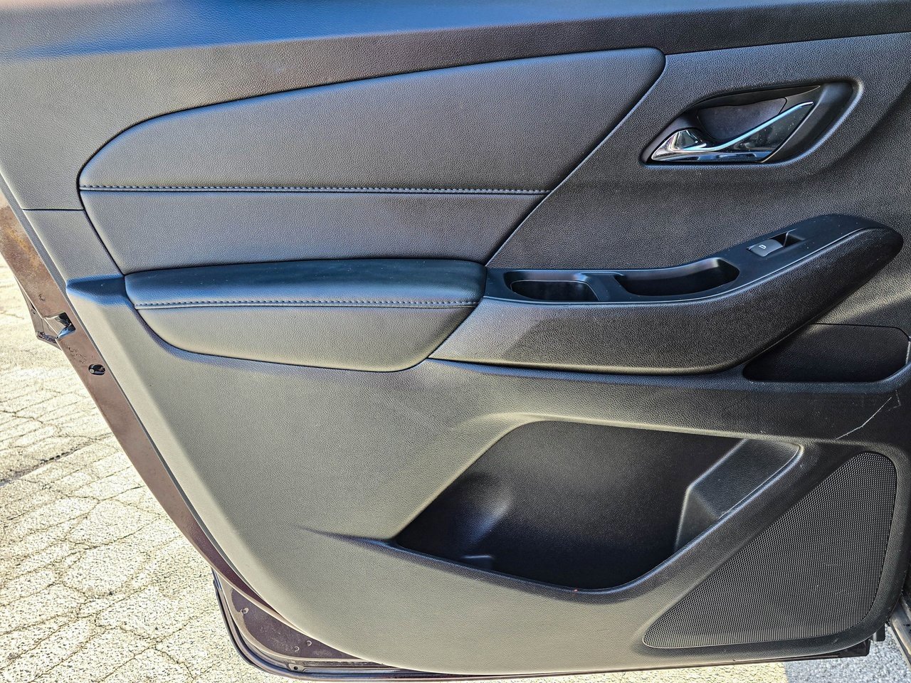 Certified 2023 Chevrolet Traverse LT w/ Rear Camera Mirror Package image 26