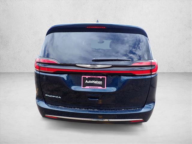 New 2025 Chrysler Pacifica Select FWD image 3