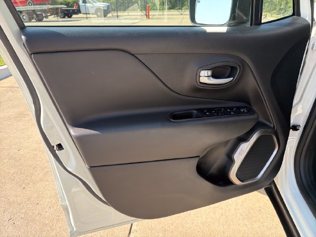 Used 2023 Jeep Renegade Latitude AWD/4WD image 12