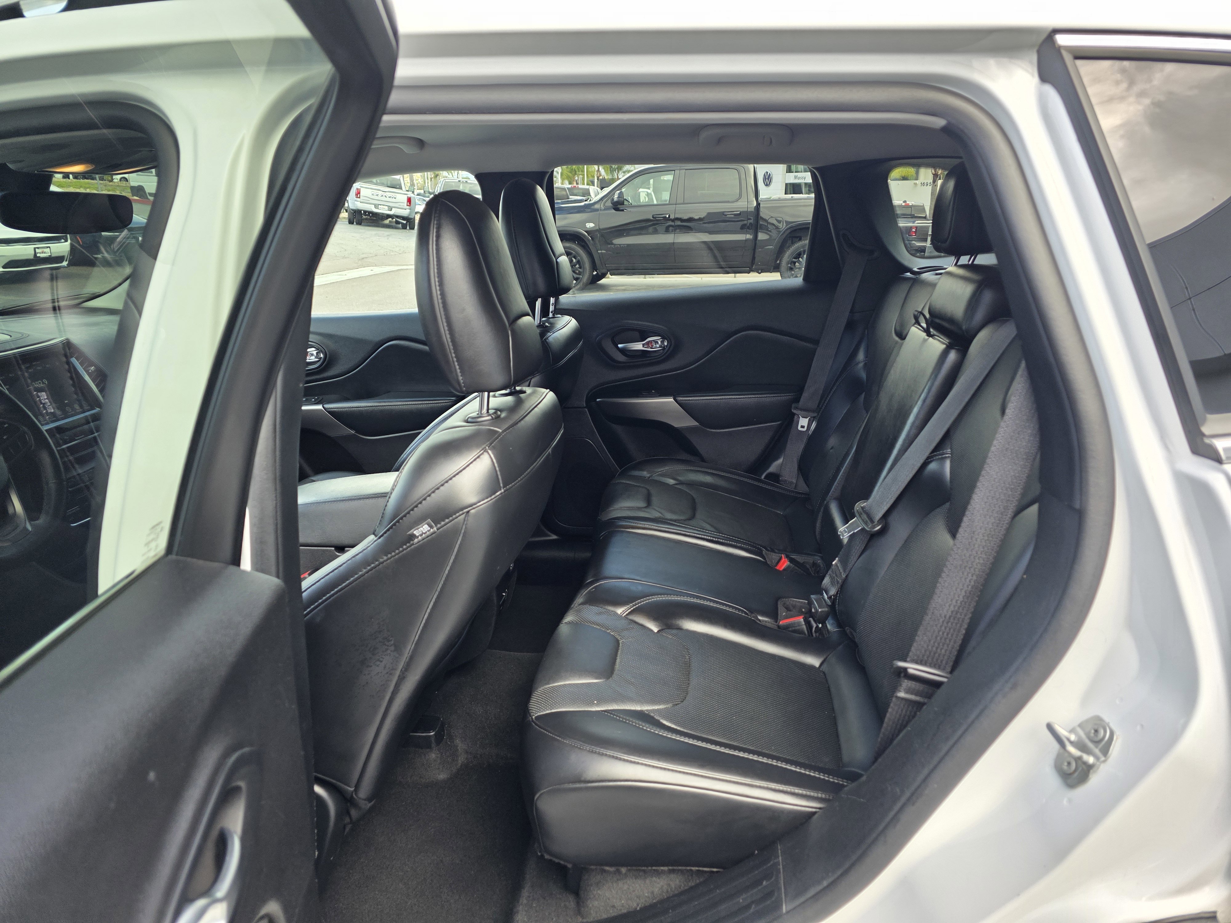 Used 2020 Jeep Cherokee Limited image 18