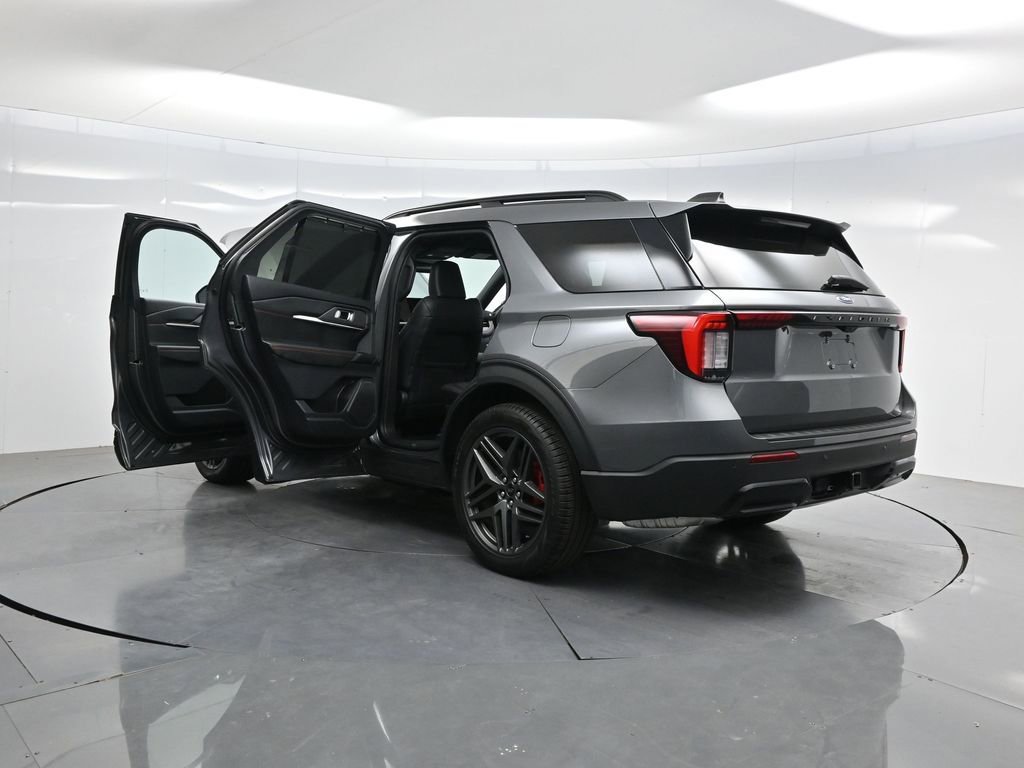 Used 2025 Ford Explorer ST-Line w/ Premium Package image 44