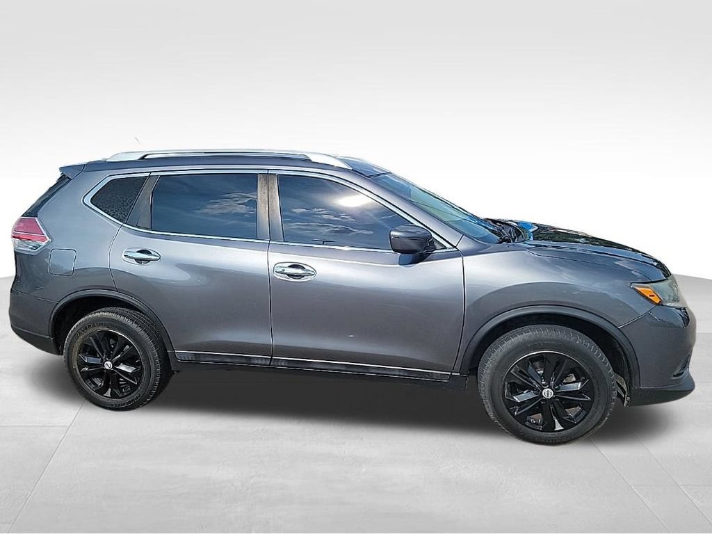 Used 2016 Nissan Rogue SV AWD/4WD image 15