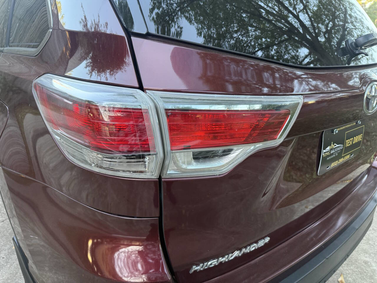Used 2015 Toyota Highlander Plus FWD image 15