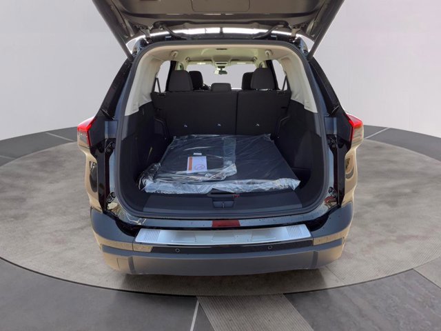 Certified 2025 Nissan Rogue SV image 11