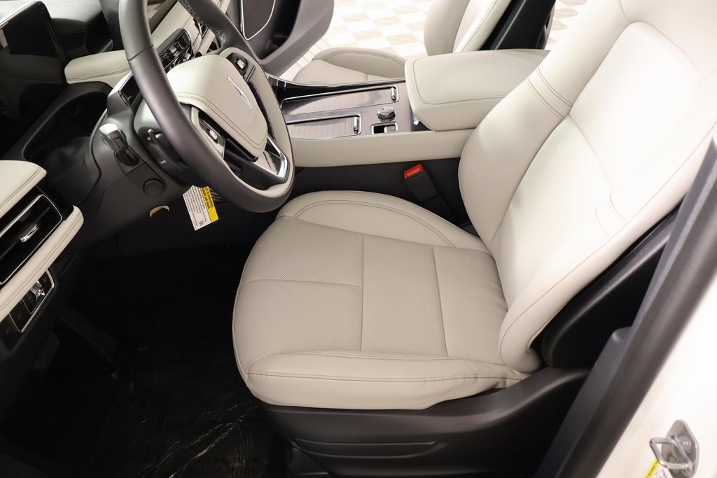 New 2026 Lincoln Aviator Premiere image 11