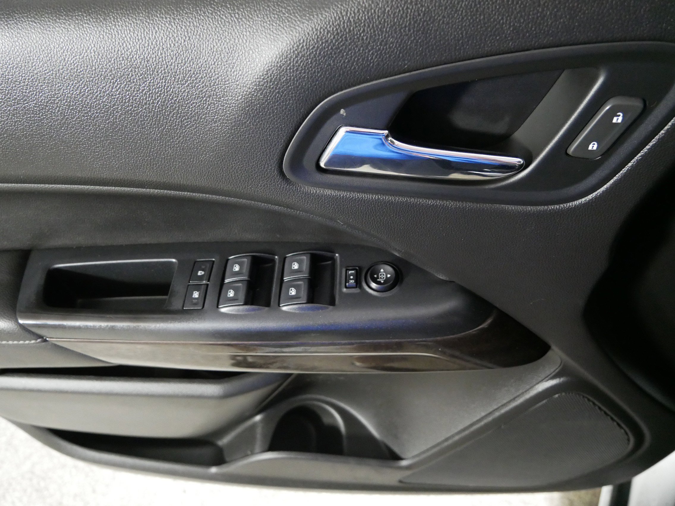 Used 2018 GMC Canyon SLE w/ SLE Convenience Package image 19